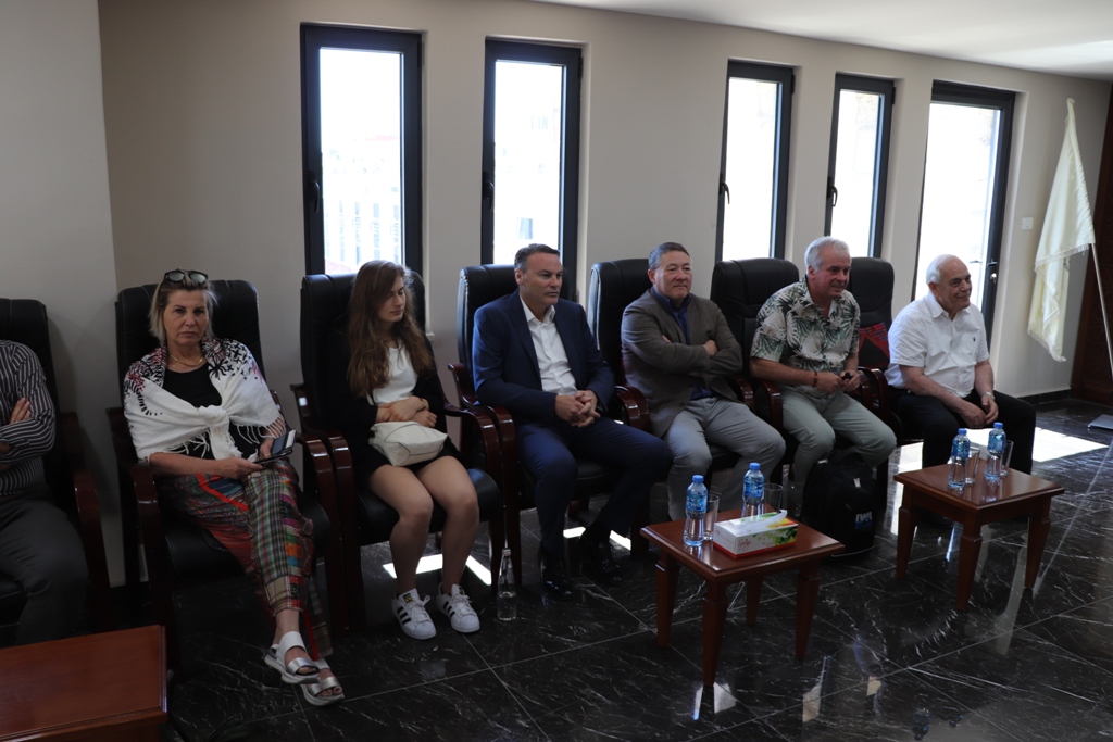 رئيس بلدية بيت لحم يستقبل رئيس بلدية الياج البلجيكية والوفد المرافق