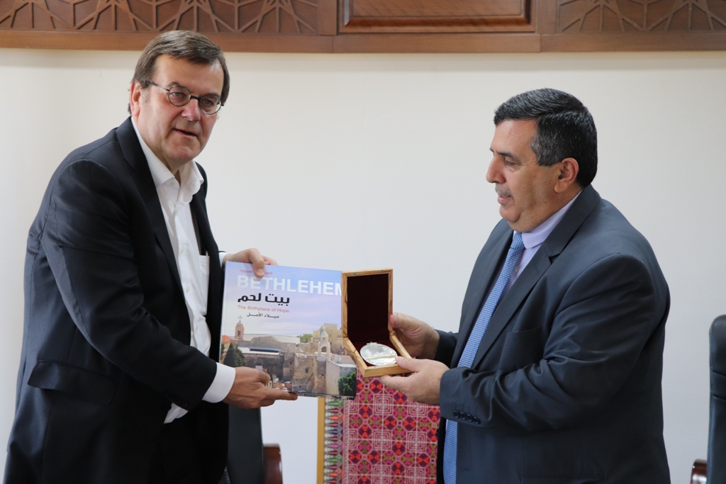 رئيس بلدية بيت لحم يستقبل رئيس بلدية الياج البلجيكية والوفد المرافق