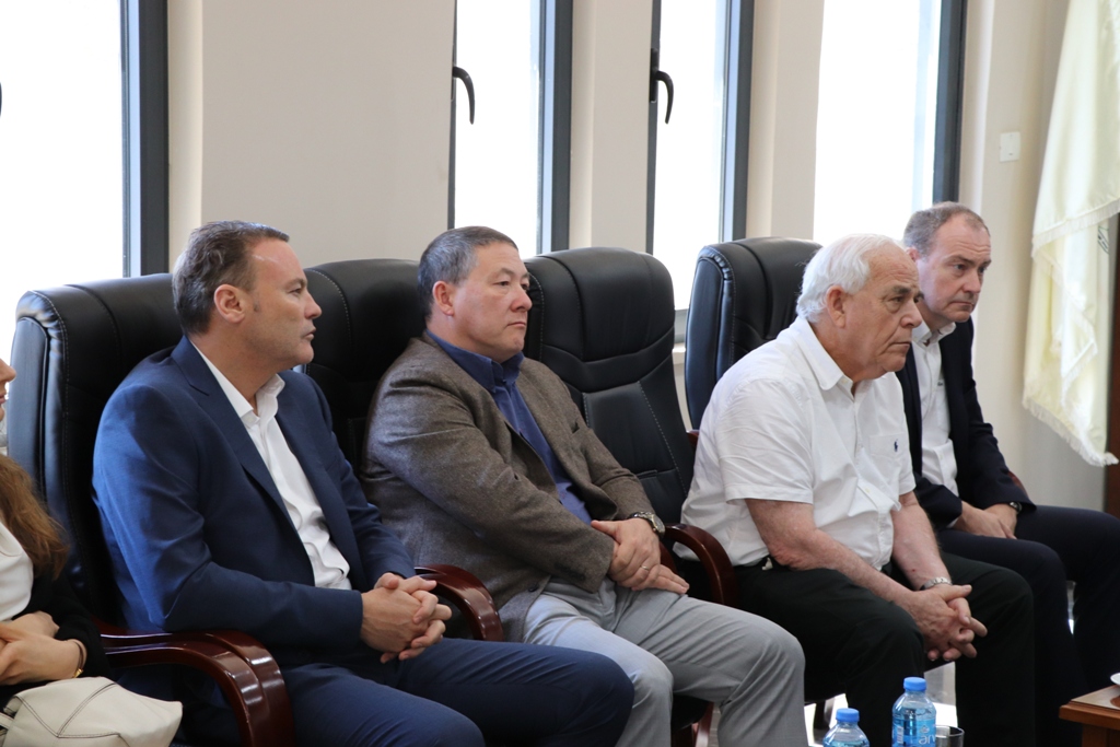 رئيس بلدية بيت لحم يستقبل رئيس بلدية الياج البلجيكية والوفد المرافق