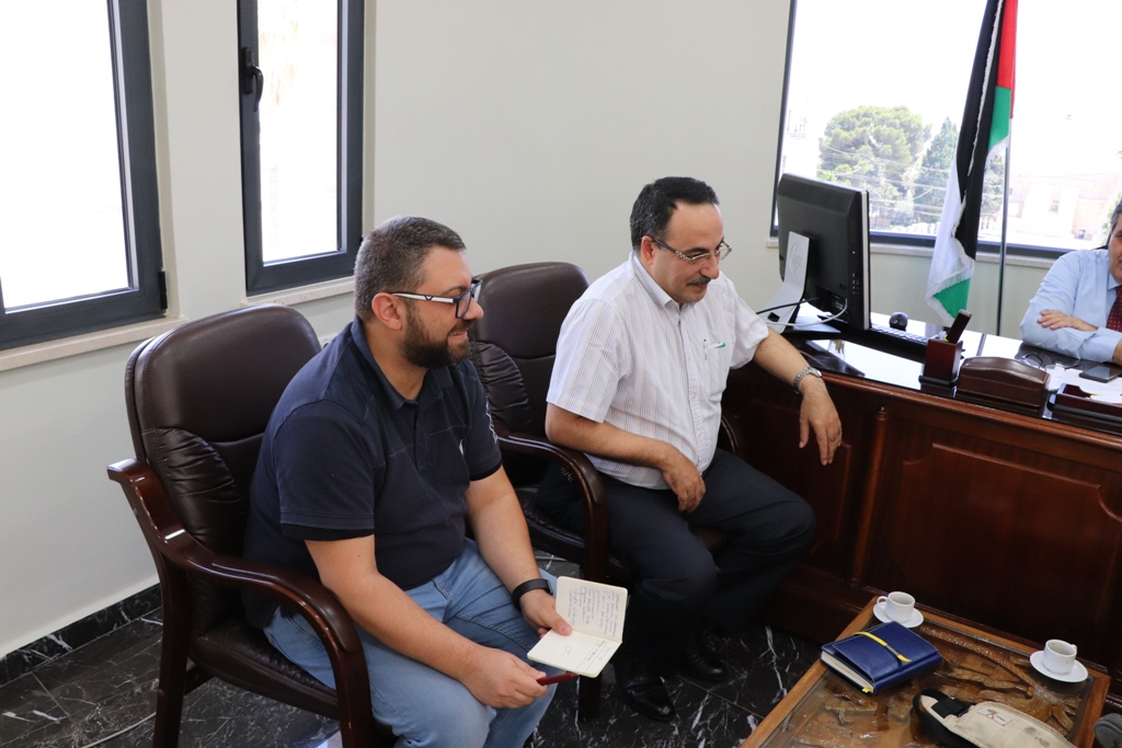 رئيس بلدية بيت لحم سلمان يستقبل الخبير الدولي في التراث الثقافي اندريان بهدف بحث التحضيرات لتوقيع اتفاقية توأمة بين مدينتي بيت لحم وبارما