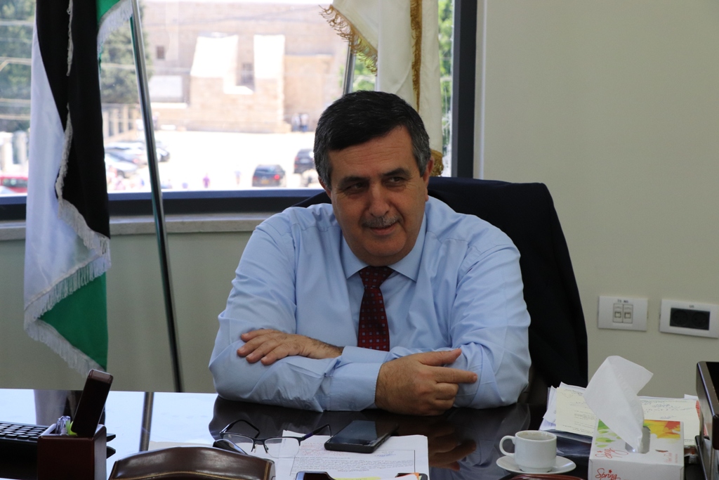 رئيس بلدية بيت لحم سلمان يستقبل الخبير الدولي في التراث الثقافي اندريان بهدف بحث التحضيرات لتوقيع اتفاقية توأمة بين مدينتي بيت لحم وبارما