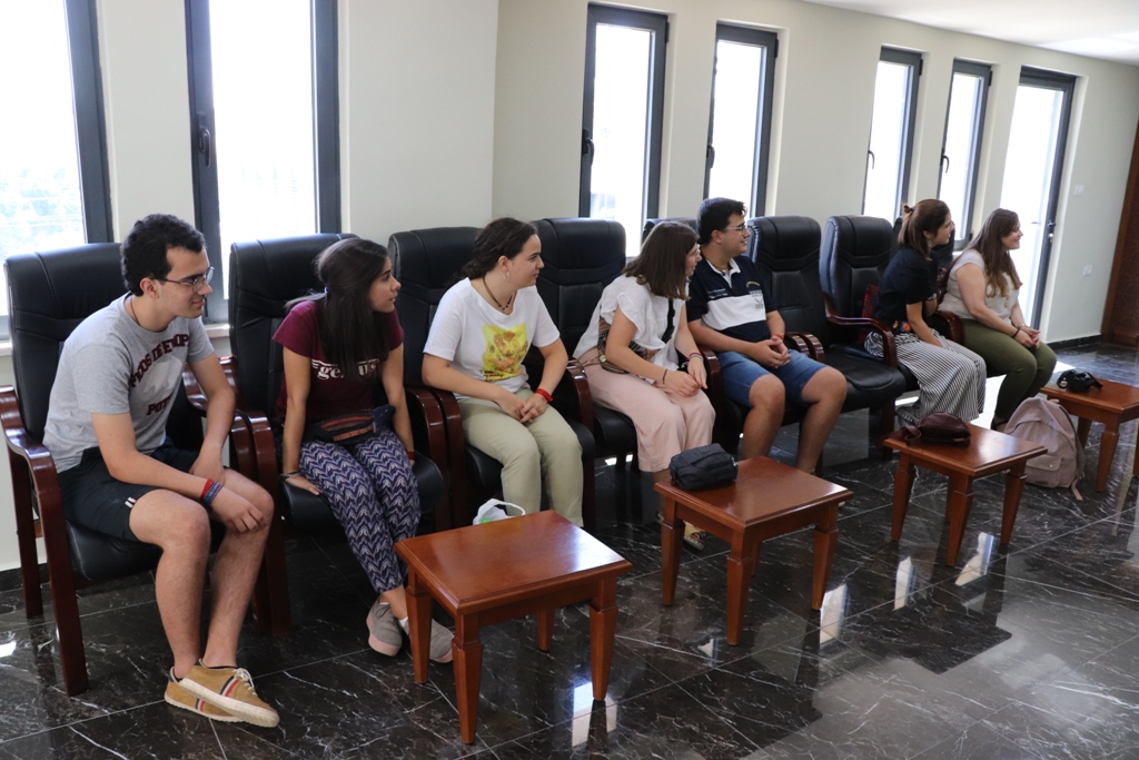 رئيس بلدية بيت لحم يستقبل وفداً من كاريتاس اسبانيا وكاريتاس القدس