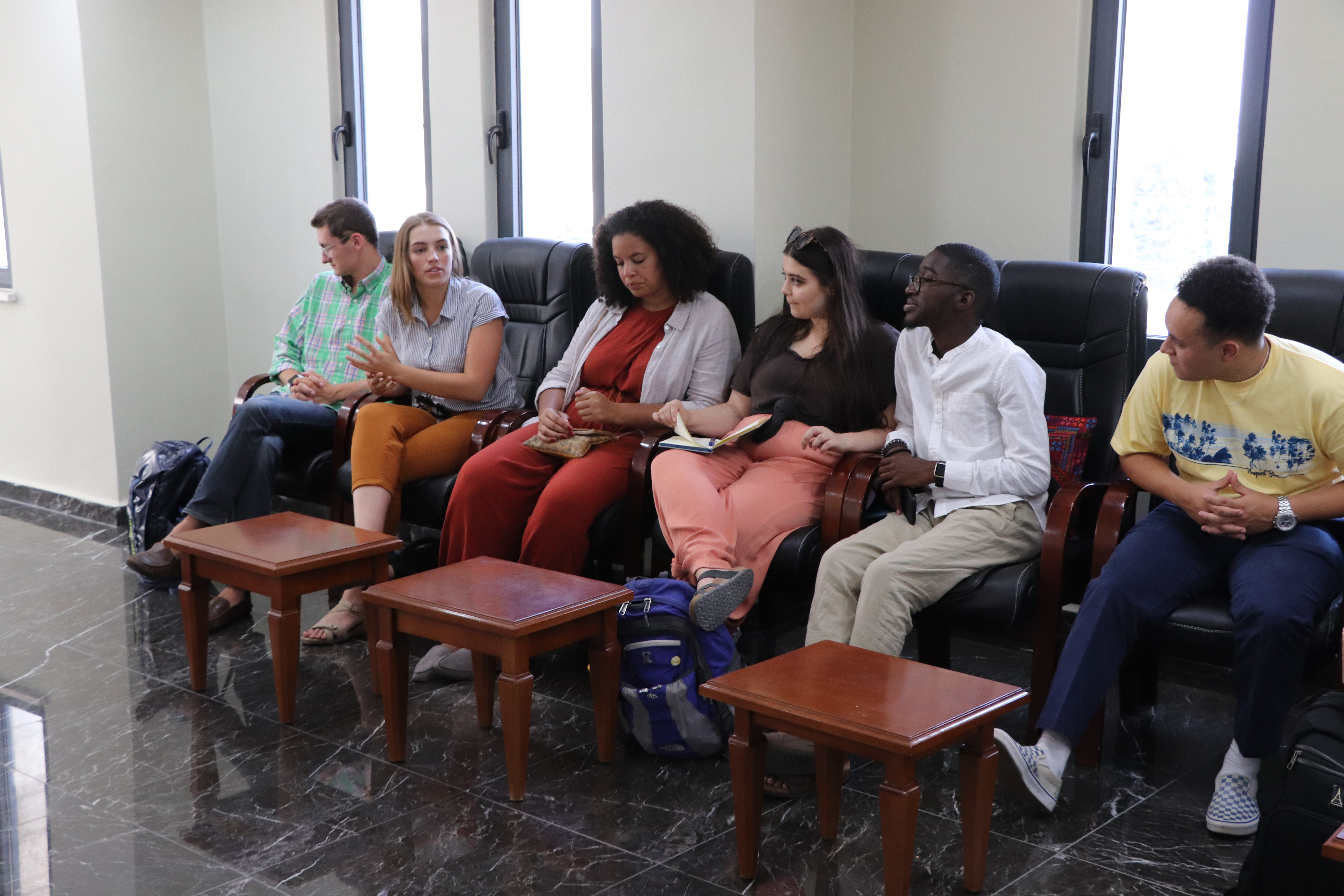 مدير عام بلدية بيت لحم يستقبل وفد طلبة أمريكيين من جامعة واشنطن وينقل لهم تحديات المدينة