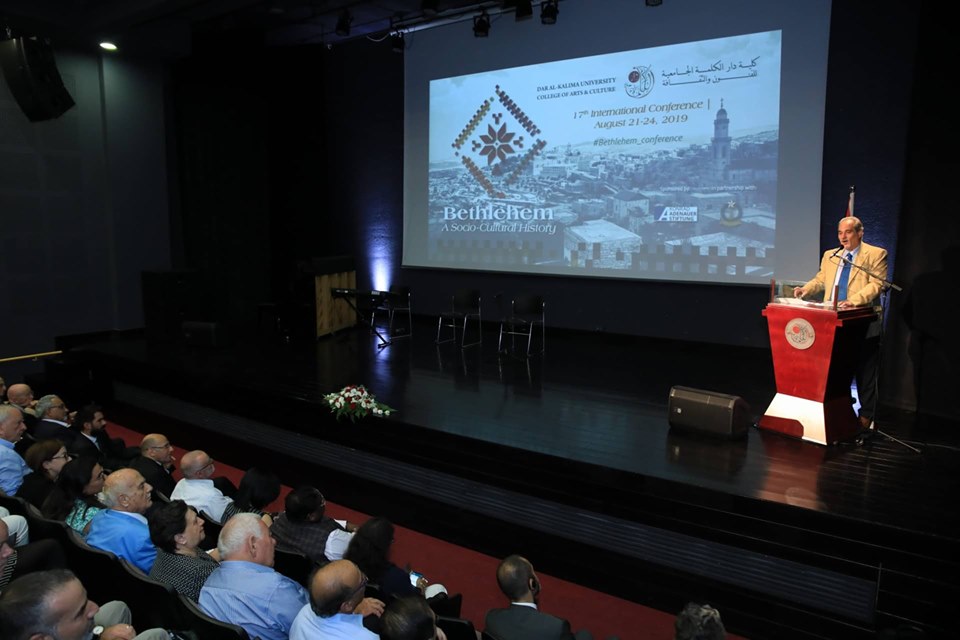 رئيس بلدية بيت لحم يشارك في الحفل الإفتتاحي لمؤتمر دار الكلمة الجامعية تحت عنوان بيت لحم: التاريخ الإجتماعي – الثقافي