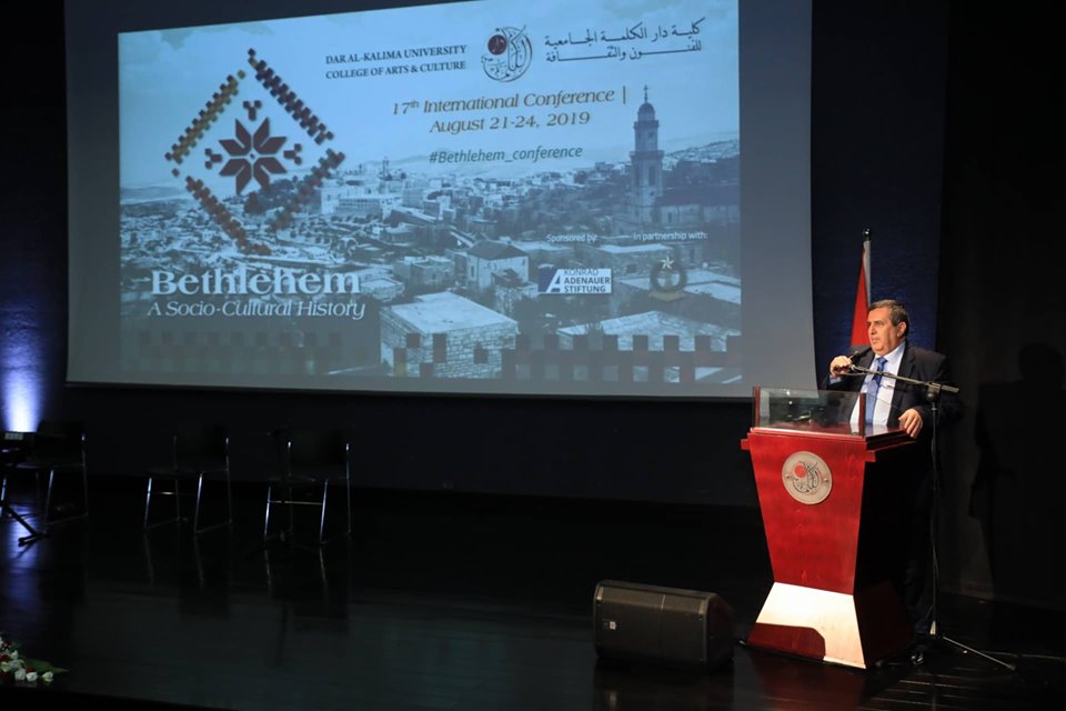 رئيس بلدية بيت لحم يشارك في الحفل الإفتتاحي لمؤتمر دار الكلمة الجامعية تحت عنوان بيت لحم: التاريخ الإجتماعي – الثقافي