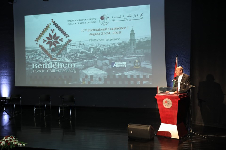 رئيس بلدية بيت لحم يشارك في الحفل الإفتتاحي لمؤتمر دار الكلمة الجامعية تحت عنوان بيت لحم: التاريخ الإجتماعي – الثقافي