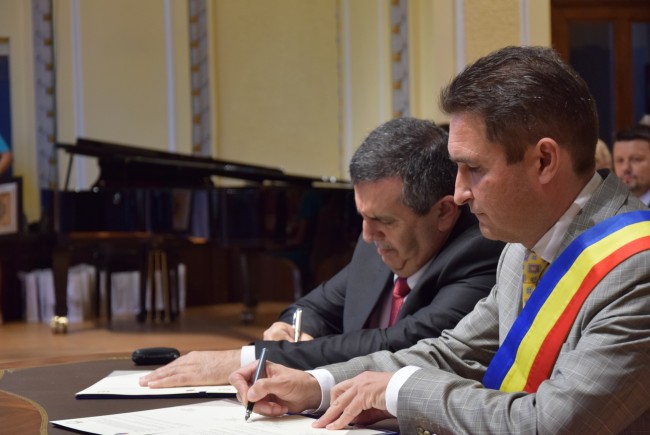 بهدف التعاون في مجالات السياحة والثقافة والفن والتعليم والرياضة والإقتصاد وغيرها  إتفاقية توأمة بين بلديتي بيت لحم وأراد الرومانية