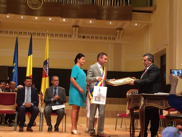 بهدف التعاون في مجالات السياحة والثقافة والفن والتعليم والرياضة والإقتصاد وغيرها  إتفاقية توأمة بين بلديتي بيت لحم وأراد الرومانية