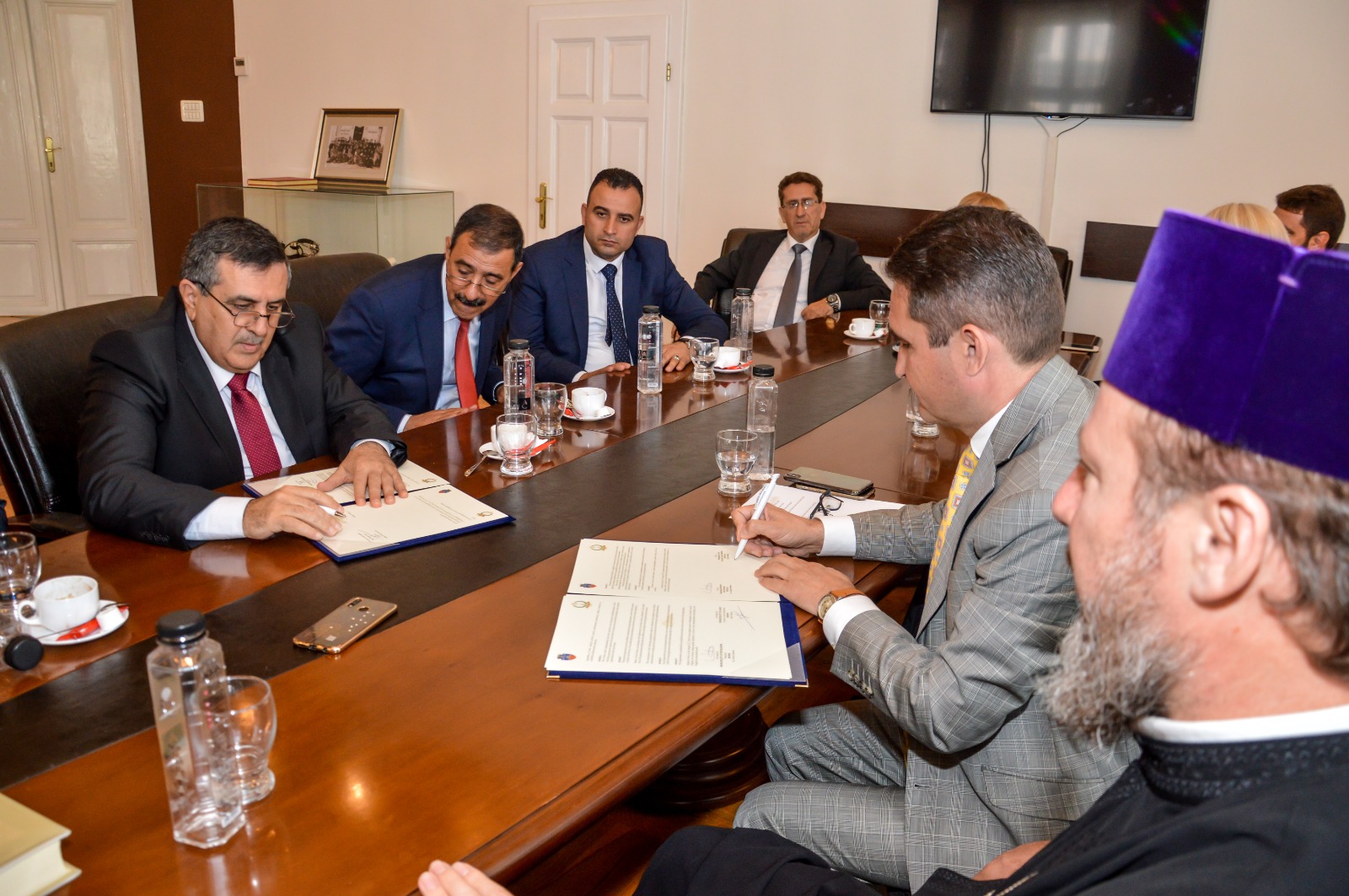 بهدف التعاون في مجالات السياحة والثقافة والفن والتعليم والرياضة والإقتصاد وغيرها  إتفاقية توأمة بين بلديتي بيت لحم وأراد الرومانية