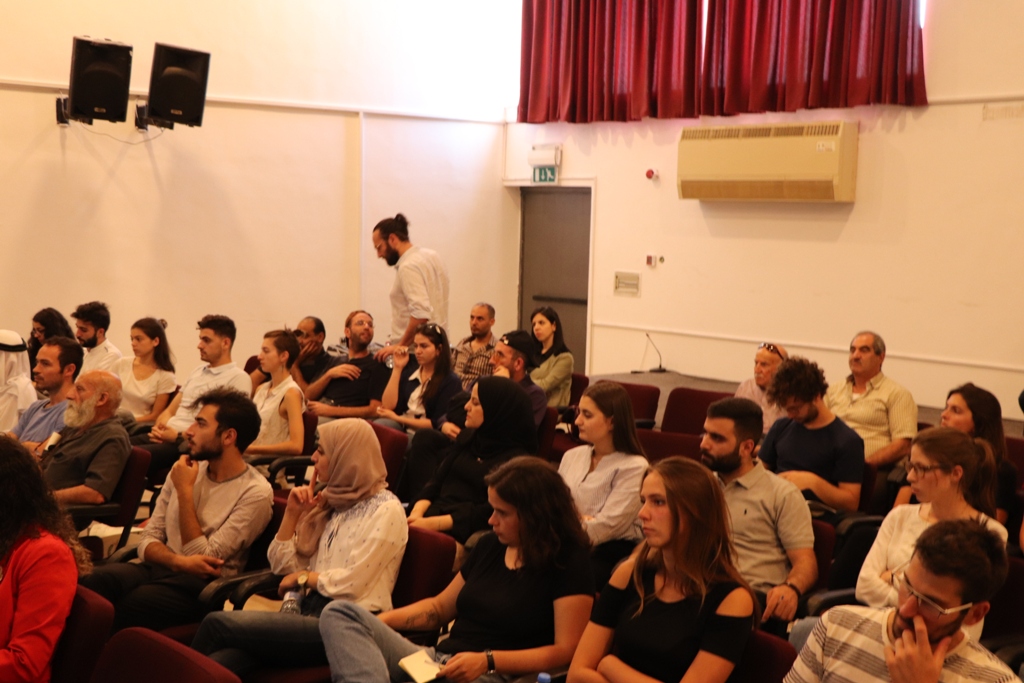 في إطار إتفاقية التعاون بين بلديتي بيت لحم وباريس ورشة عمل تحت عنوان (ساحة المهد) في مركز السلام