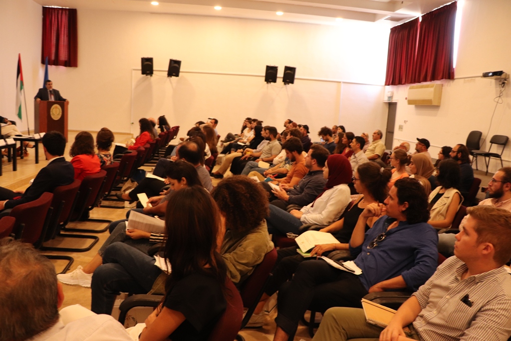 في إطار إتفاقية التعاون بين بلديتي بيت لحم وباريس ورشة عمل تحت عنوان (ساحة المهد) في مركز السلام