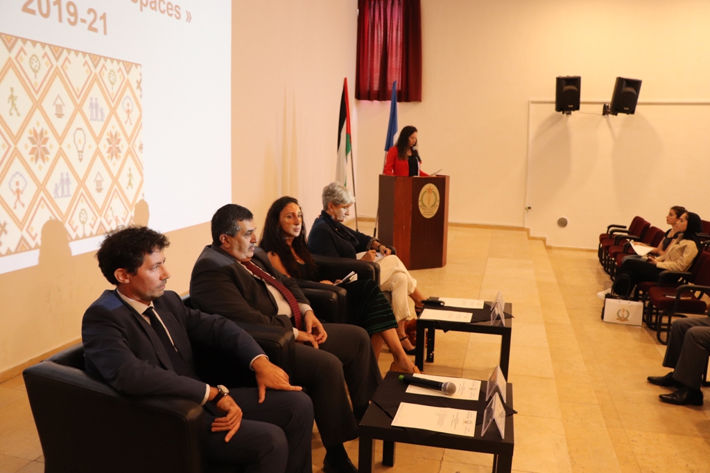 في إطار إتفاقية التعاون بين بلديتي بيت لحم وباريس ورشة عمل تحت عنوان (ساحة المهد) في مركز السلام