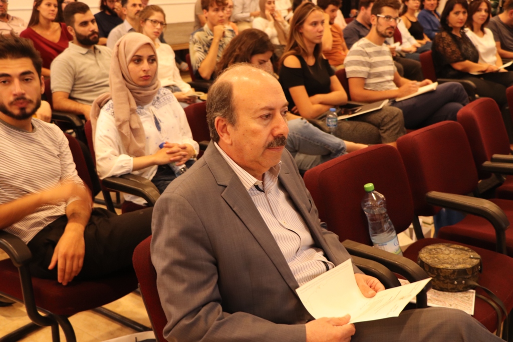 في إطار إتفاقية التعاون بين بلديتي بيت لحم وباريس ورشة عمل تحت عنوان (ساحة المهد) في مركز السلام