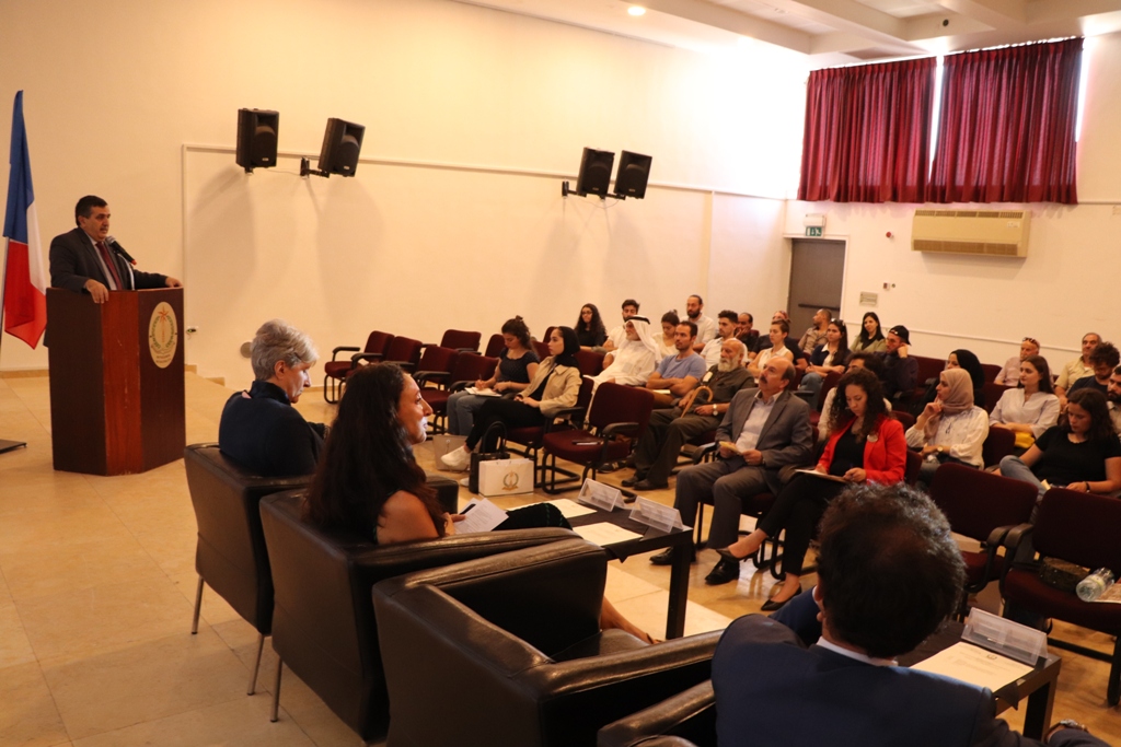 في إطار إتفاقية التعاون بين بلديتي بيت لحم وباريس ورشة عمل تحت عنوان (ساحة المهد) في مركز السلام