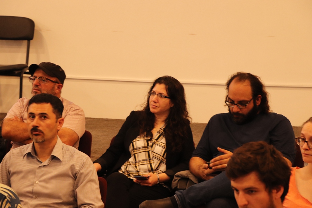 في إطار إتفاقية التعاون بين بلديتي بيت لحم وباريس ورشة عمل تحت عنوان (ساحة المهد) في مركز السلام