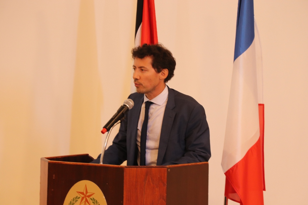 في إطار إتفاقية التعاون بين بلديتي بيت لحم وباريس ورشة عمل تحت عنوان (ساحة المهد) في مركز السلام