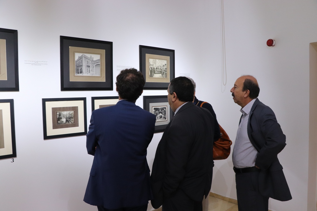 في إطار إتفاقية التعاون بين بلديتي بيت لحم وباريس ورشة عمل تحت عنوان (ساحة المهد) في مركز السلام