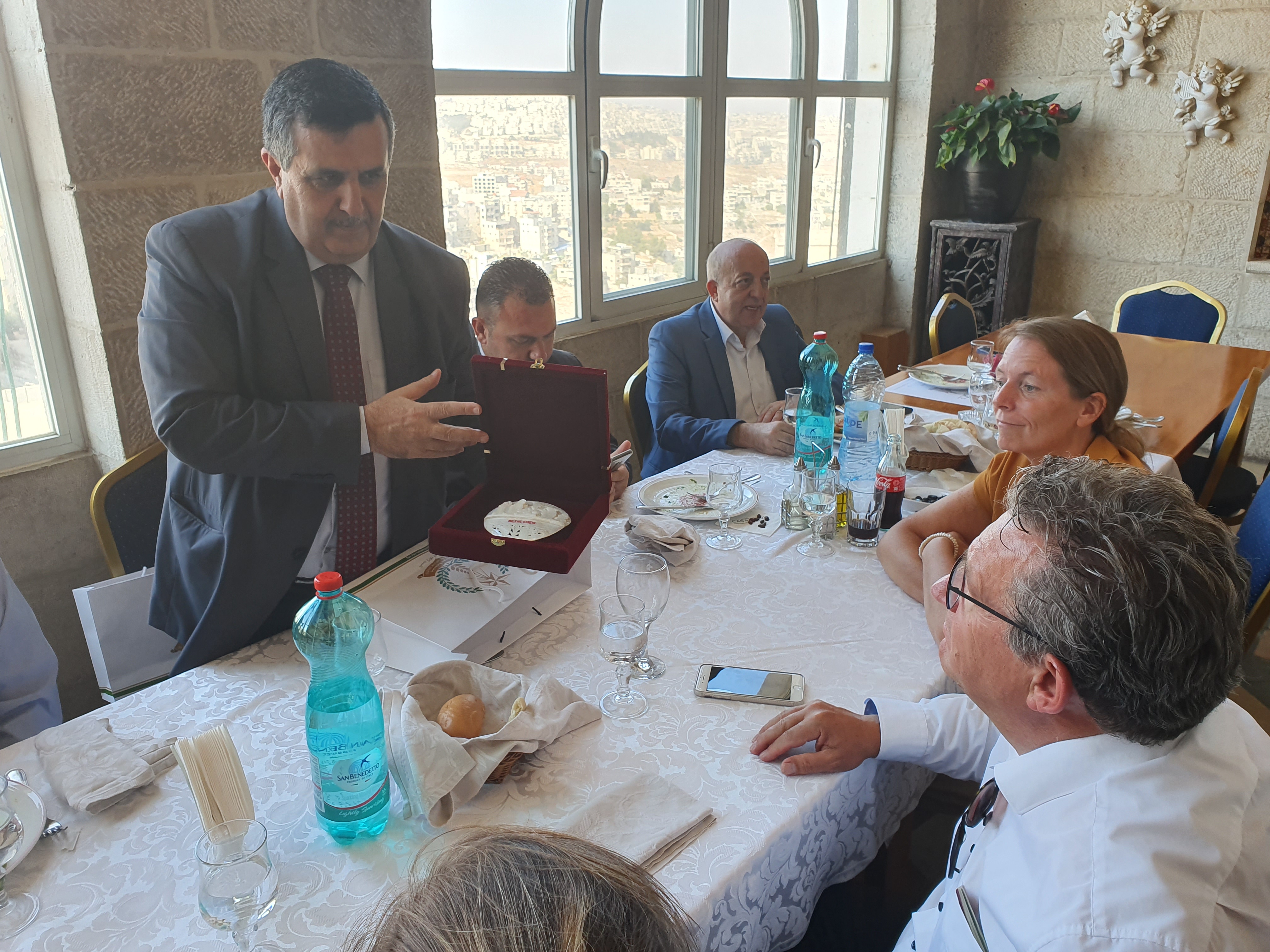 سلمان وحنانيا يستقبلان رئيسي بلديتي بروج وهاوثلست البلجيكيتين