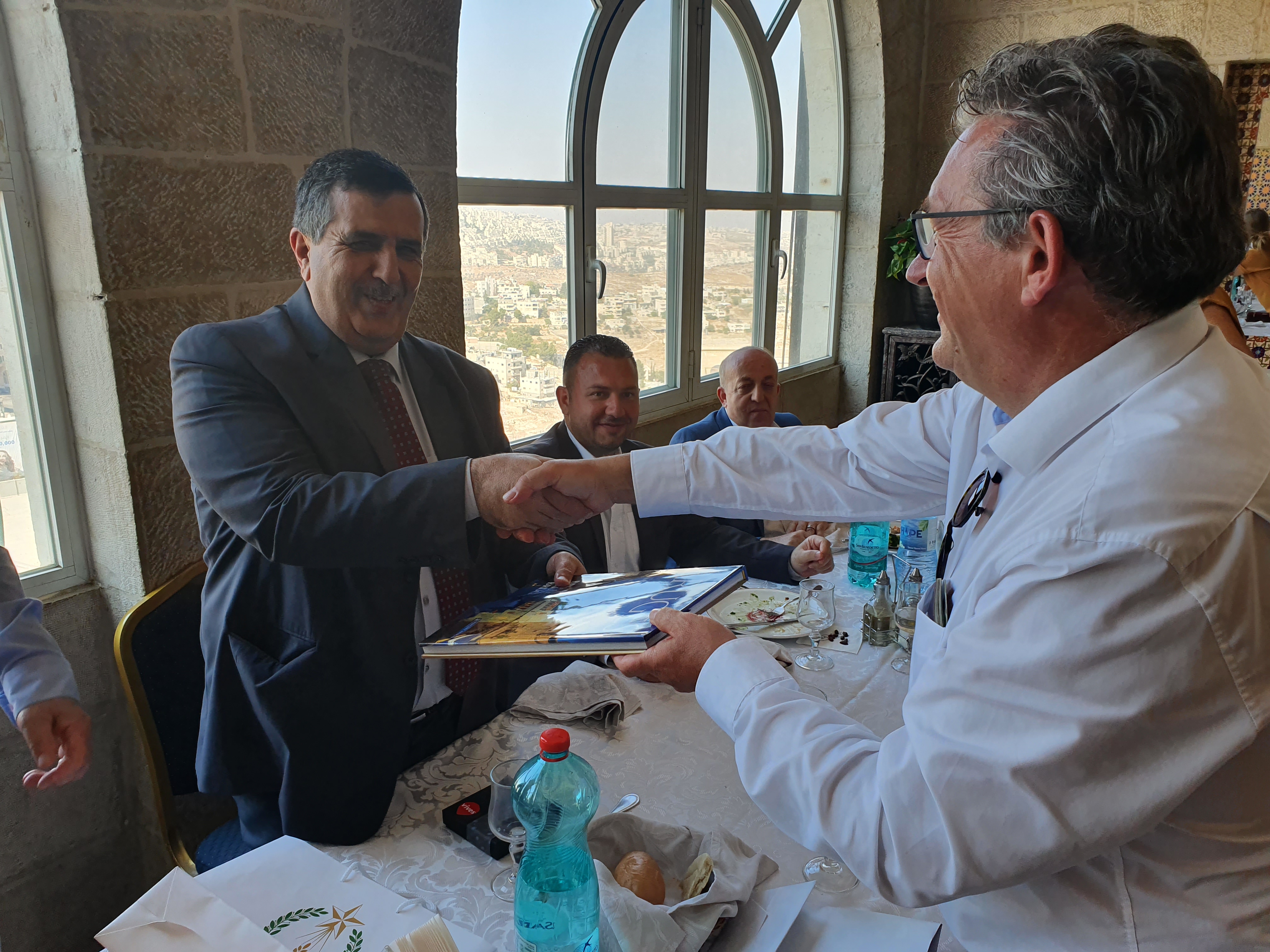 سلمان وحنانيا يستقبلان رئيسي بلديتي بروج وهاوثلست البلجيكيتين