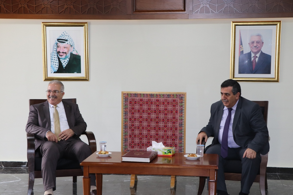 رئيس بلدية بيت لحم يستقبل وزير النقل والمواصلات ويبحثان واقع مدينة بيت لحم وسبل تطويرها 