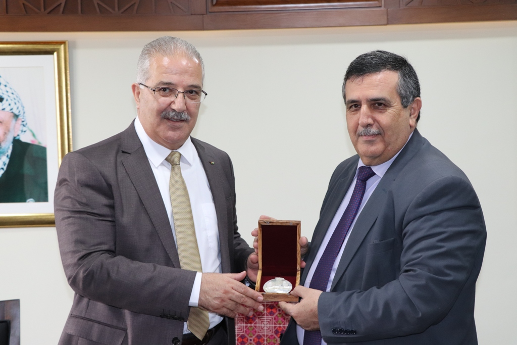 رئيس بلدية بيت لحم يستقبل وزير النقل والمواصلات ويبحثان واقع مدينة بيت لحم وسبل تطويرها 