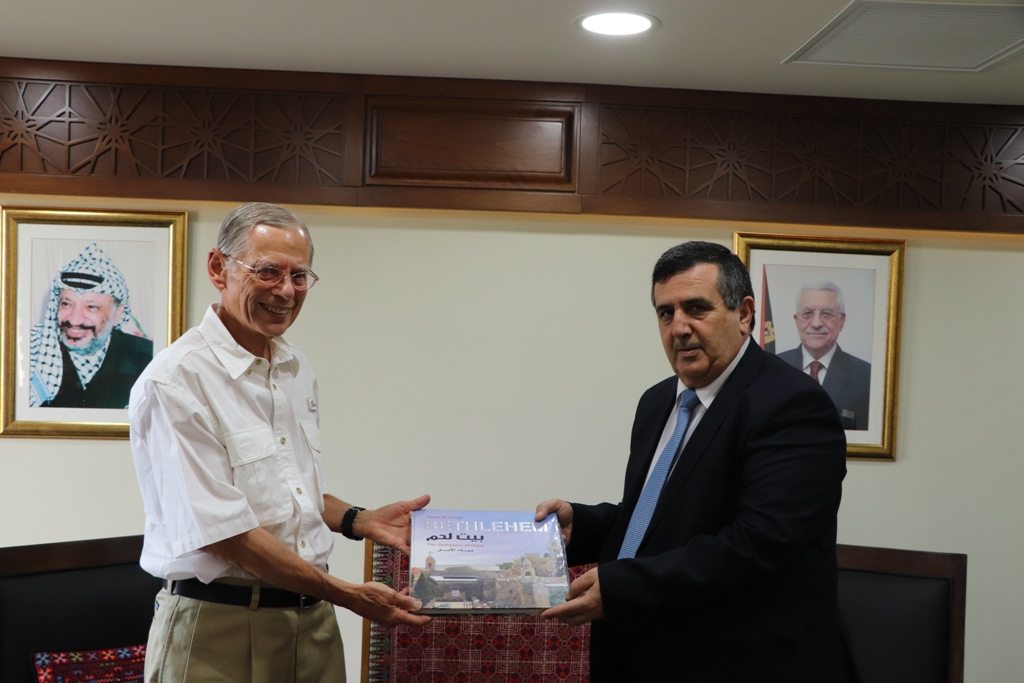 سلمان يستقبل وفداً أمريكياً من مدينة جوبلن المتوأمة مع بيت لحم منذ العام 2005 وينقل لهم تحديات المدينة