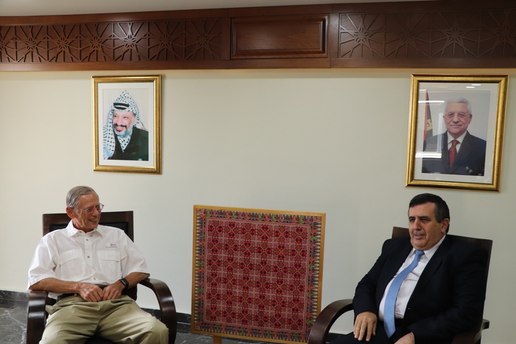 سلمان يستقبل وفداً أمريكياً من مدينة جوبلن المتوأمة مع بيت لحم منذ العام 2005 وينقل لهم تحديات المدينة