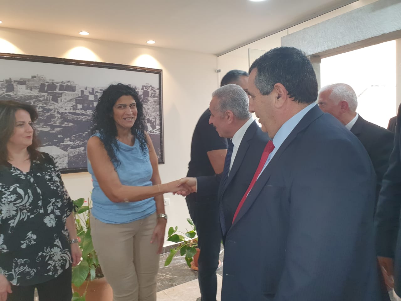 رئيس الوزراء في زيارة لبلدية بيت لحم ومناقشة لمواضيع هامة مع رئيس البلدية