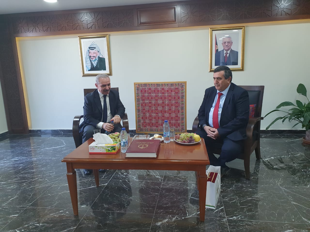 رئيس الوزراء في زيارة لبلدية بيت لحم ومناقشة لمواضيع هامة مع رئيس البلدية