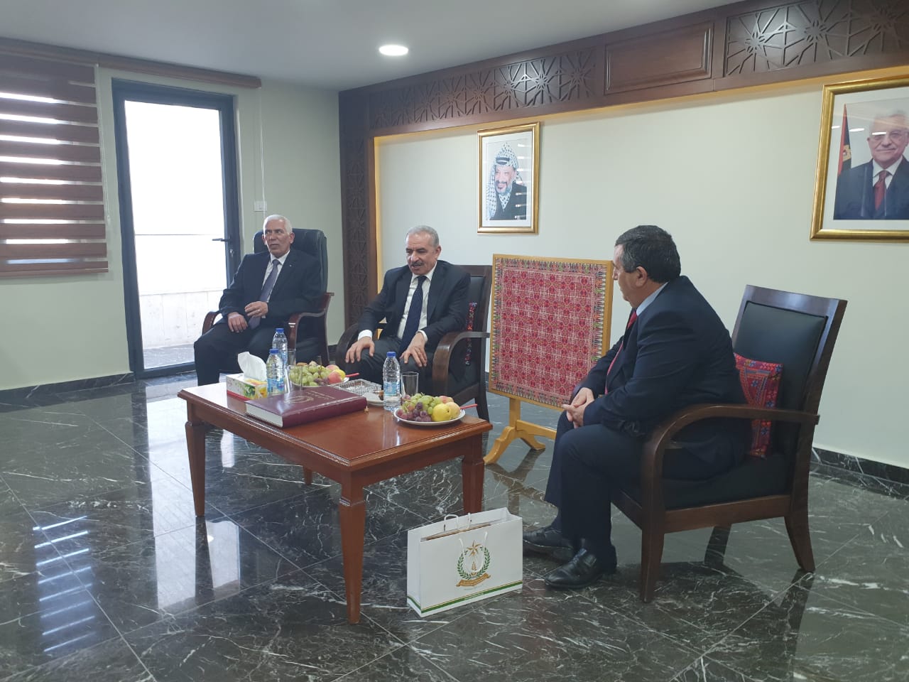 رئيس الوزراء في زيارة لبلدية بيت لحم ومناقشة لمواضيع هامة مع رئيس البلدية