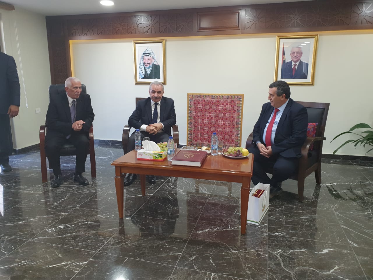 رئيس الوزراء في زيارة لبلدية بيت لحم ومناقشة لمواضيع هامة مع رئيس البلدية