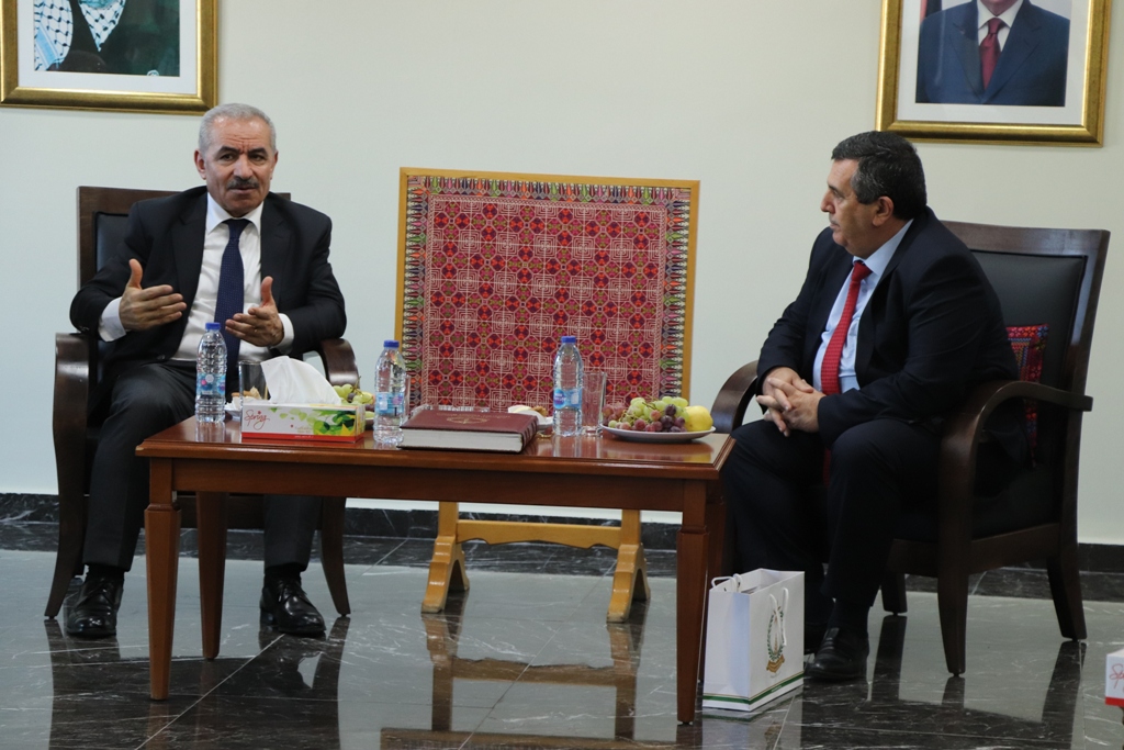 رئيس الوزراء في زيارة لبلدية بيت لحم ومناقشة لمواضيع هامة مع رئيس البلدية