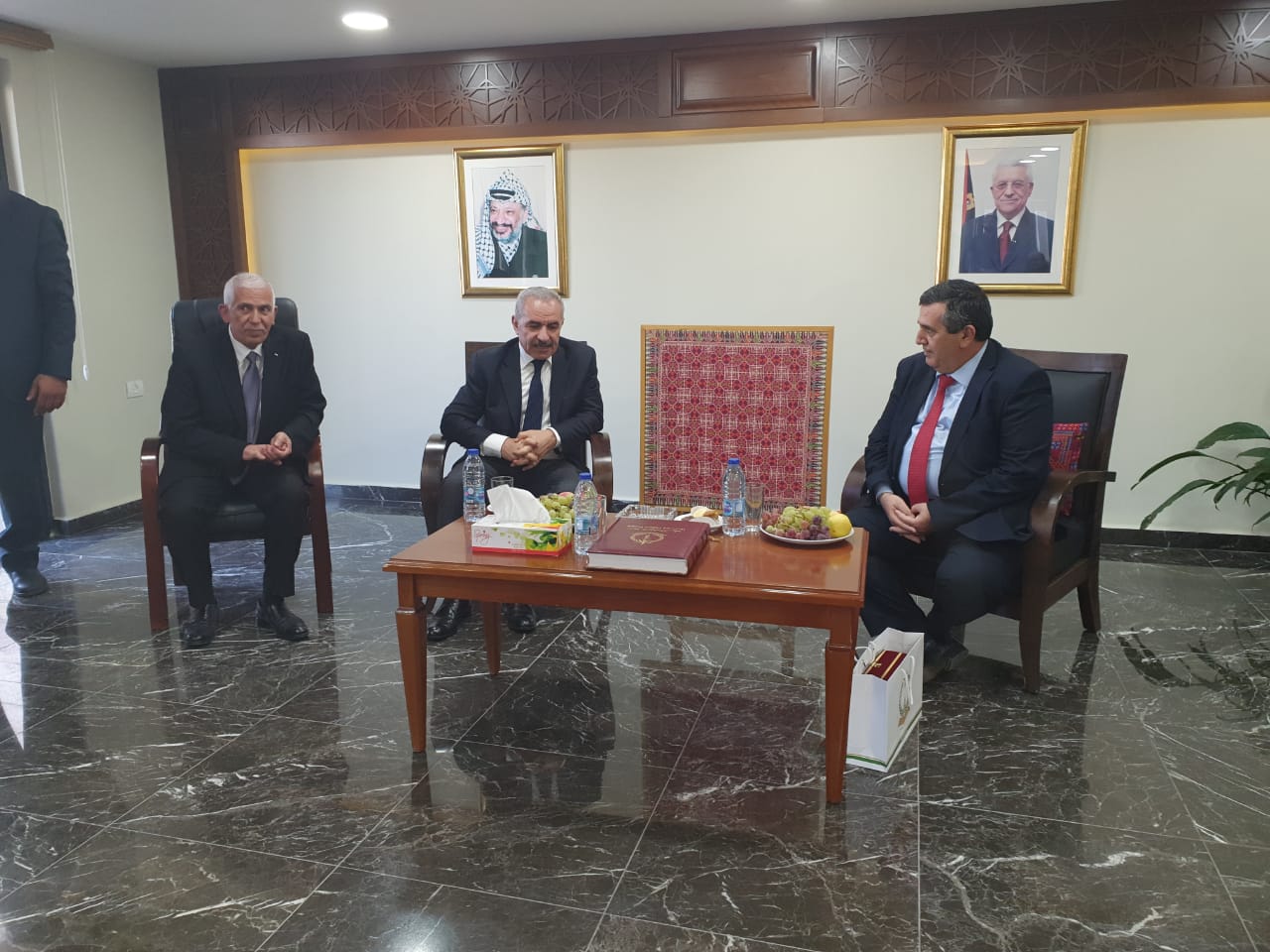 رئيس الوزراء في زيارة لبلدية بيت لحم ومناقشة لمواضيع هامة مع رئيس البلدية