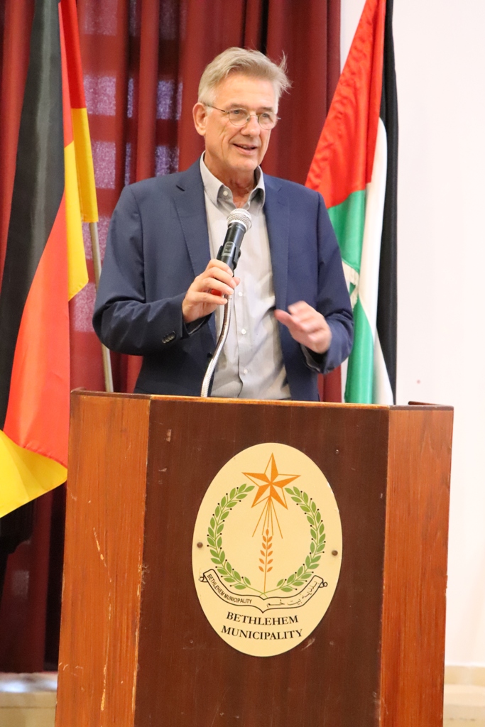 في إطار إتفاقية التوأمة بين بلديتي بيت لحم وكولونيا  توقيع إتفاقية للتبرع بعشر دراجات هوائية لمدينة بيت لحم