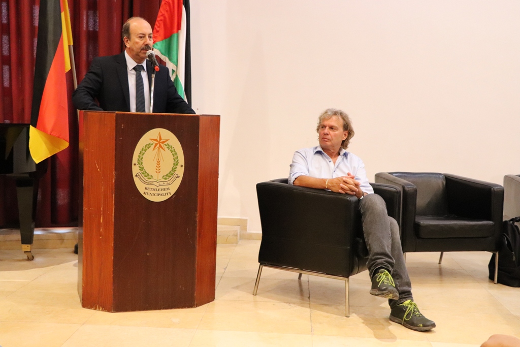 في إطار إتفاقية التوأمة بين بلديتي بيت لحم وكولونيا  توقيع إتفاقية للتبرع بعشر دراجات هوائية لمدينة بيت لحم