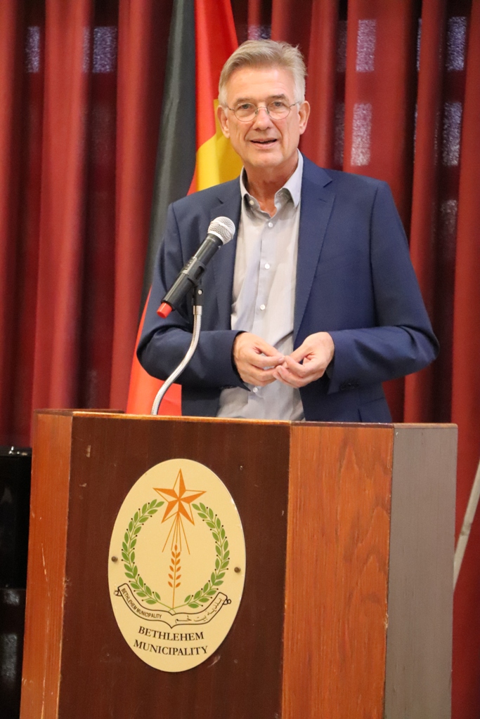 في إطار إتفاقية التوأمة بين بلديتي بيت لحم وكولونيا  توقيع إتفاقية للتبرع بعشر دراجات هوائية لمدينة بيت لحم