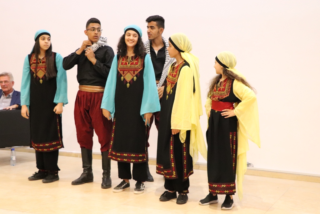 في إطار إتفاقية التوأمة بين بلديتي بيت لحم وكولونيا  توقيع إتفاقية للتبرع بعشر دراجات هوائية لمدينة بيت لحم