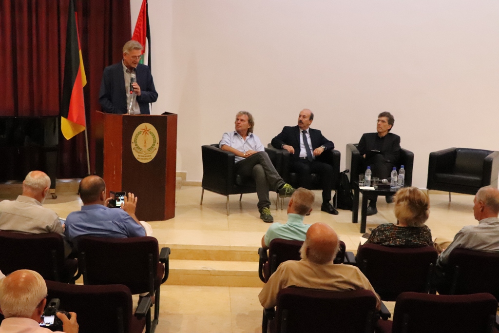 في إطار إتفاقية التوأمة بين بلديتي بيت لحم وكولونيا  توقيع إتفاقية للتبرع بعشر دراجات هوائية لمدينة بيت لحم