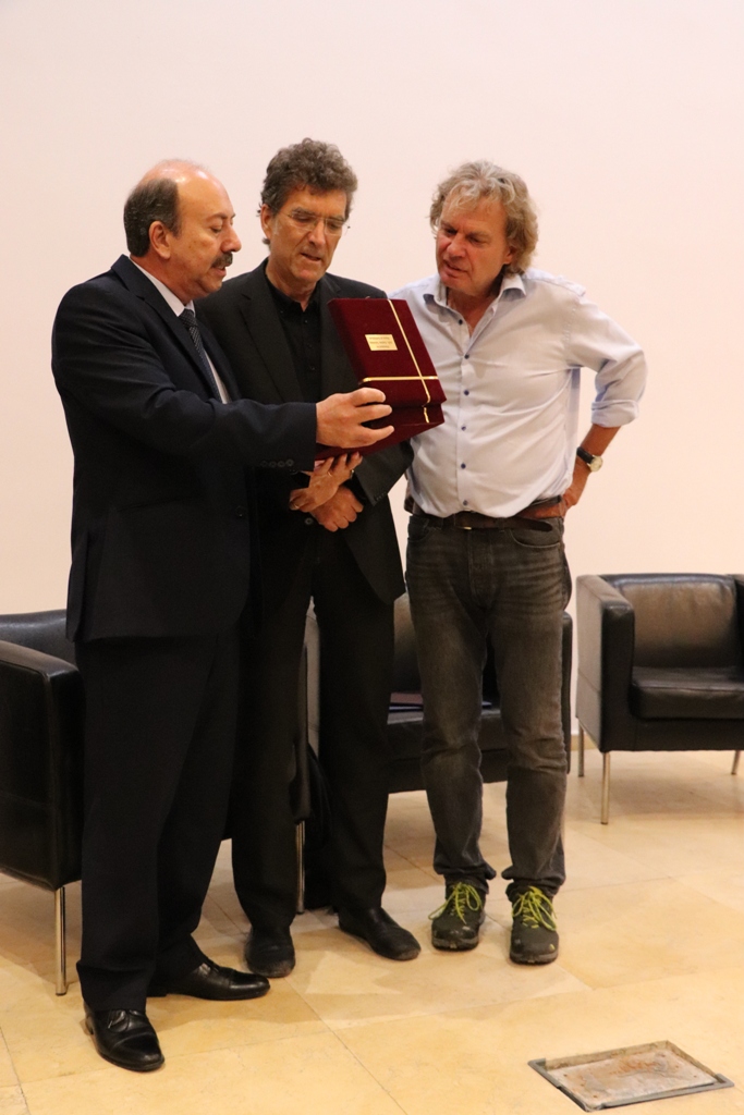 في إطار إتفاقية التوأمة بين بلديتي بيت لحم وكولونيا  توقيع إتفاقية للتبرع بعشر دراجات هوائية لمدينة بيت لحم