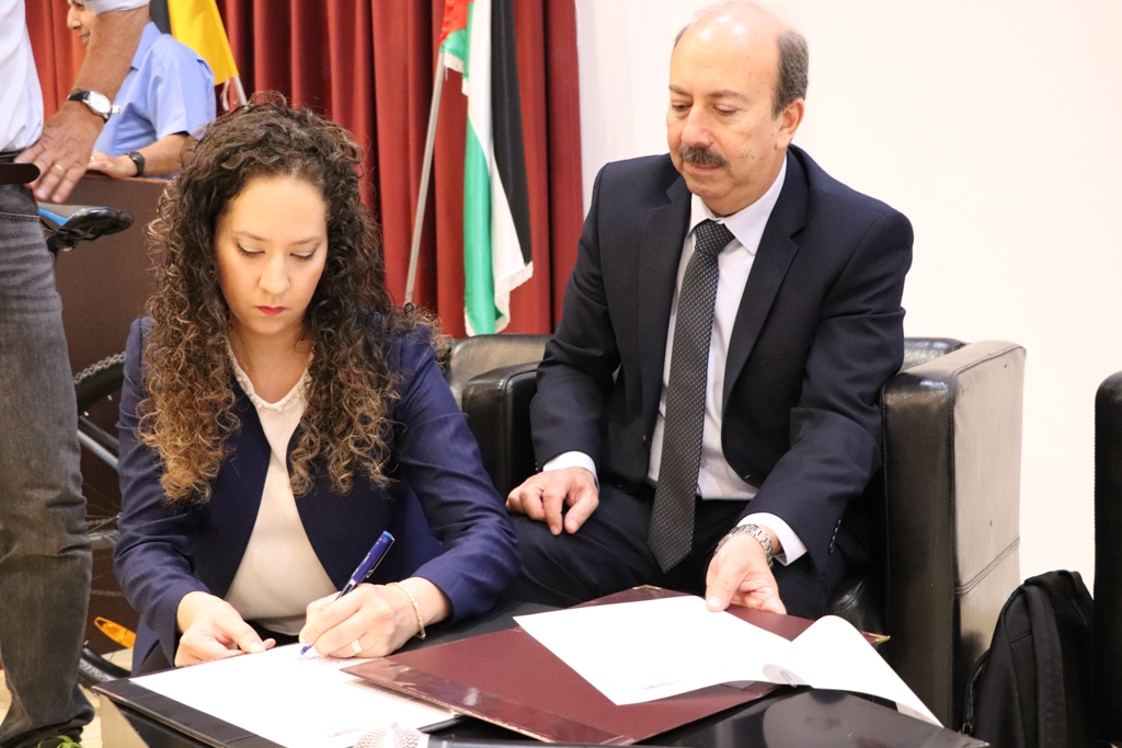 في إطار إتفاقية التوأمة بين بلديتي بيت لحم وكولونيا  توقيع إتفاقية للتبرع بعشر دراجات هوائية لمدينة بيت لحم