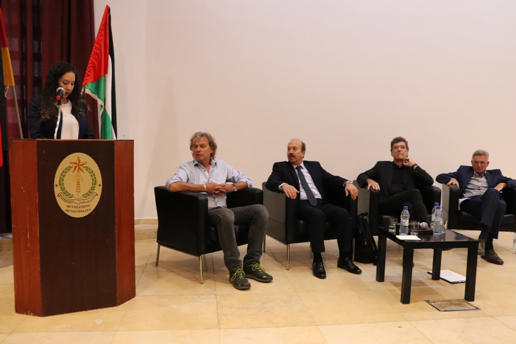 في إطار إتفاقية التوأمة بين بلديتي بيت لحم وكولونيا  توقيع إتفاقية للتبرع بعشر دراجات هوائية لمدينة بيت لحم