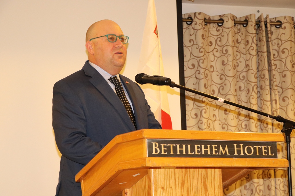 رئيس بلدية بيت لحم يكرم القاضي جو مفصوت من مالطا بمناسبة زيارته الثلاثين لمدينة بيت لحم