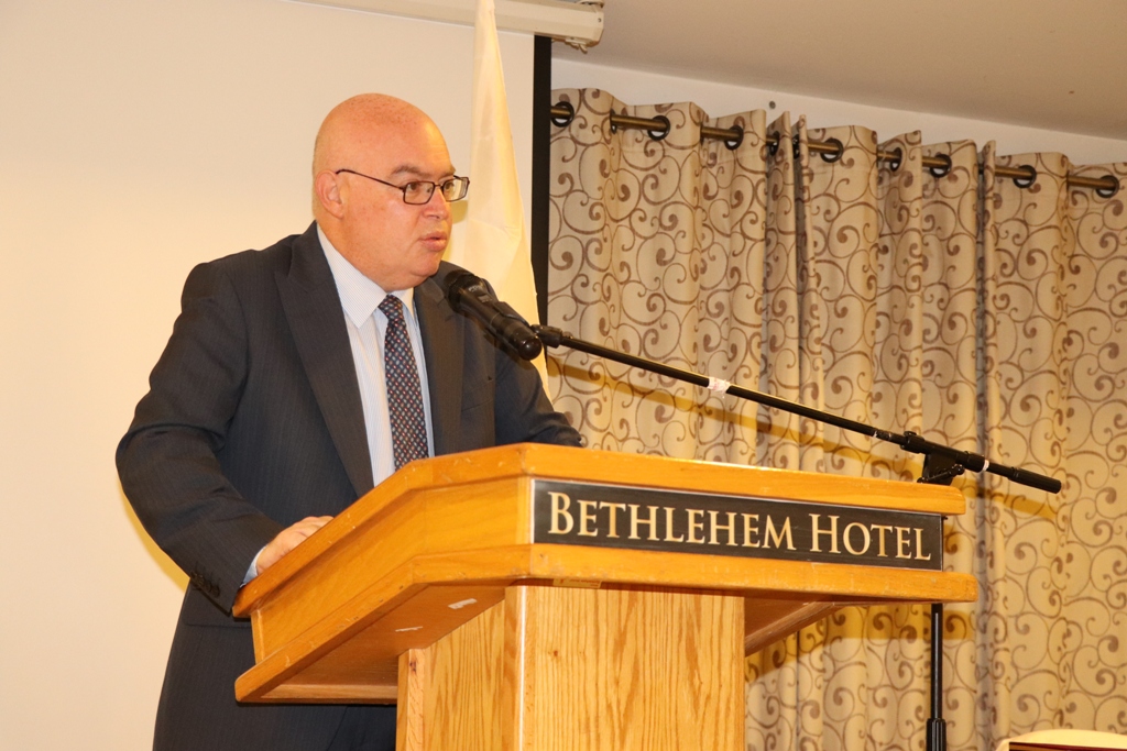 رئيس بلدية بيت لحم يكرم القاضي جو مفصوت من مالطا بمناسبة زيارته الثلاثين لمدينة بيت لحم