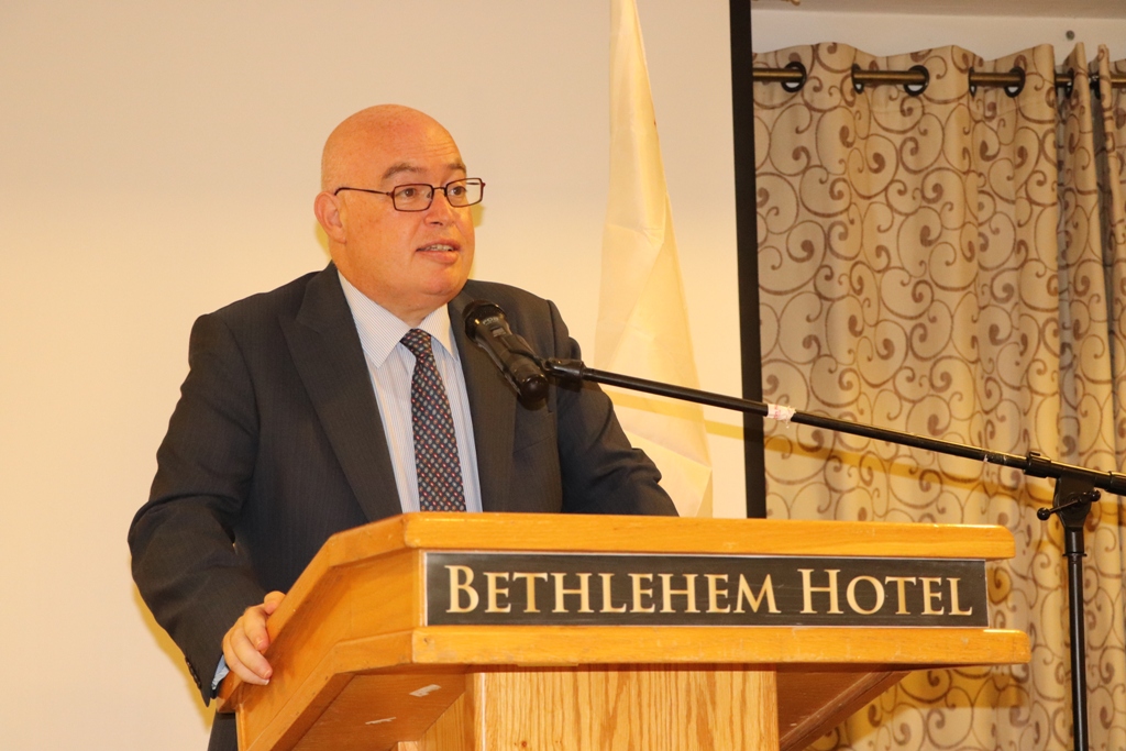 رئيس بلدية بيت لحم يكرم القاضي جو مفصوت من مالطا بمناسبة زيارته الثلاثين لمدينة بيت لحم