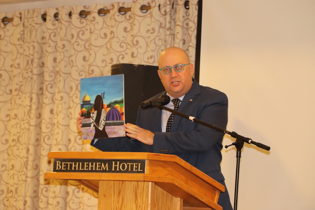 رئيس بلدية بيت لحم يكرم القاضي جو مفصوت من مالطا بمناسبة زيارته الثلاثين لمدينة بيت لحم