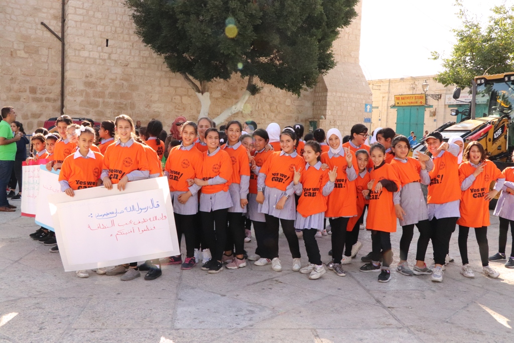 حملة اليوم العالمي للنظافة في محافظة بيت لحم تنطلق من ساحة المهد تحت شعار بيت لحم نظيفة وخضراء