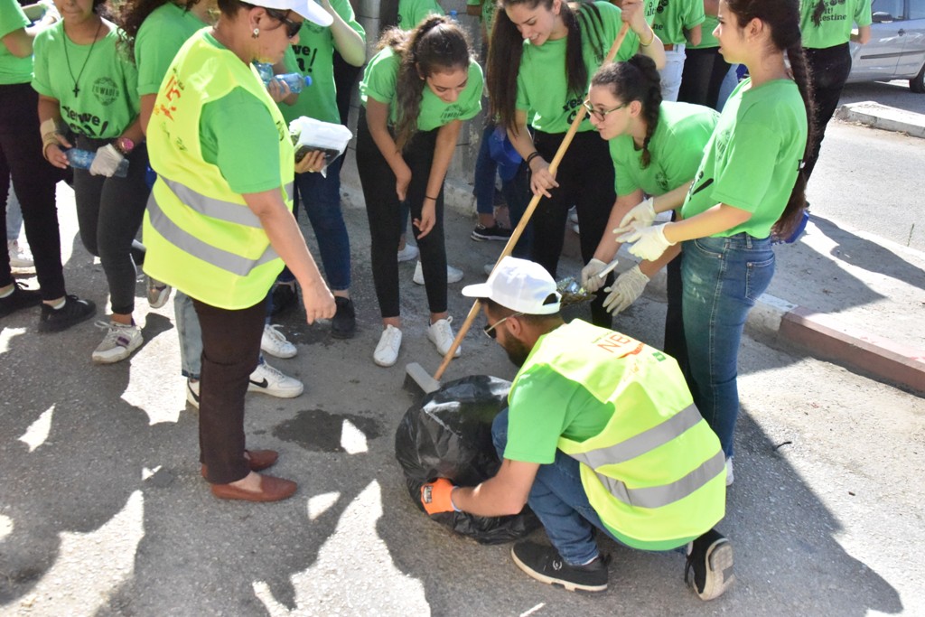 حملة اليوم العالمي للنظافة في محافظة بيت لحم تنطلق من ساحة المهد تحت شعار بيت لحم نظيفة وخضراء