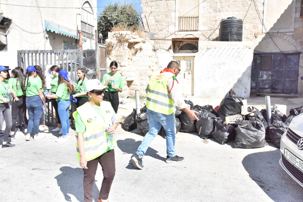 حملة اليوم العالمي للنظافة في محافظة بيت لحم تنطلق من ساحة المهد تحت شعار بيت لحم نظيفة وخضراء