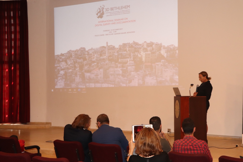 في إطار إتفاقية التوأمة بين بلديتي بيت لحم وبافيا الإيطالية ندوة تحت عنوان "بيت لحم ثلاثية الأبعاد" في مركز السلام/ بيت لحم