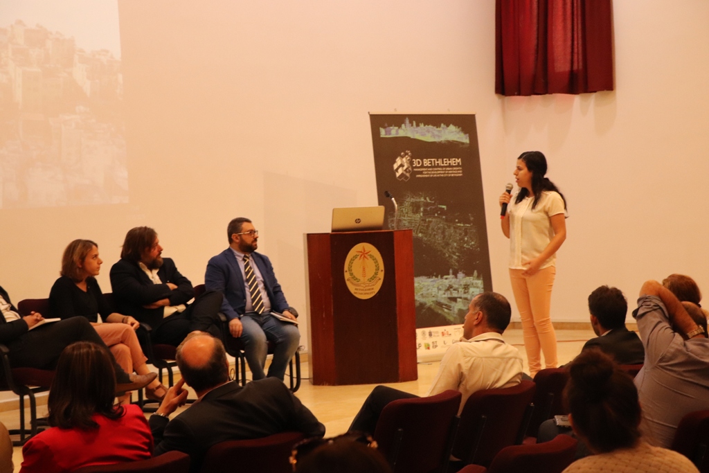 في إطار إتفاقية التوأمة بين بلديتي بيت لحم وبافيا الإيطالية ندوة تحت عنوان "بيت لحم ثلاثية الأبعاد" في مركز السلام/ بيت لحم